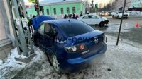 В Петрозаводске сорвавшийся капот едва не спровоцировал массовое ДТП: подробности инцидента